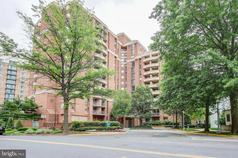 1 bed/1 bath condo for rent Oct. 1 in Downtown Bethesda