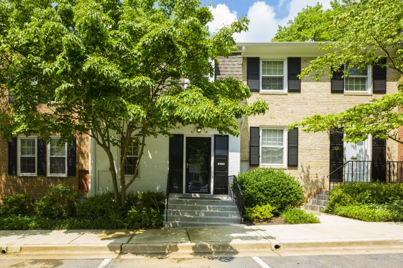 2 Bedroom, 3 Level Townhouse in Chevy Chase