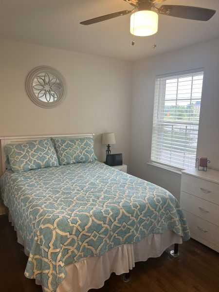 Beautiful room with ensuite bathroom in Clarksburg