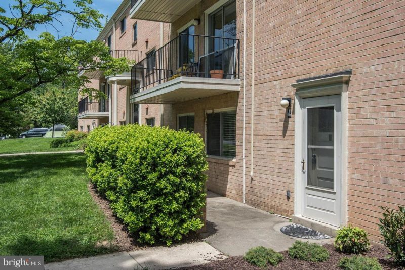 3-bed/2-bath at Parkside Condominiums (3 miles from the NIH)